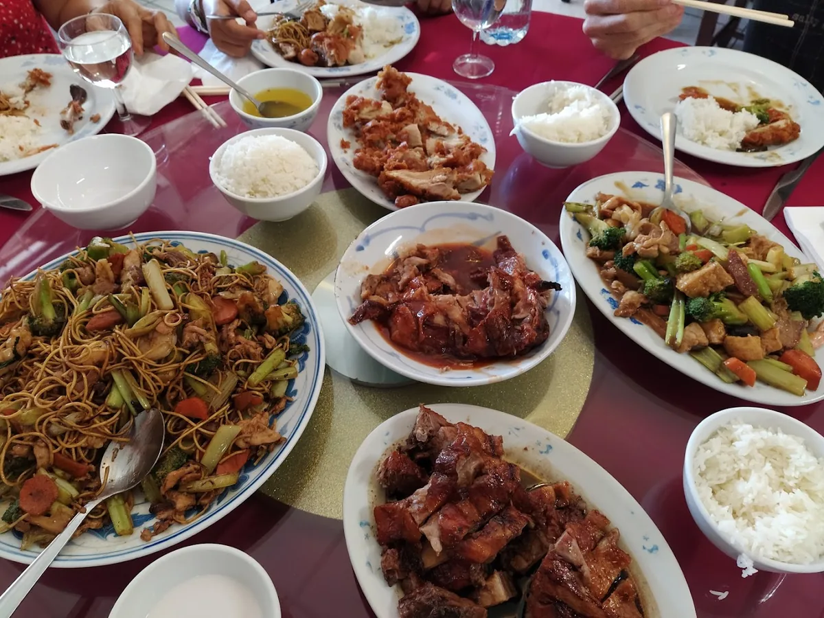 Table familiale chinoise, plats à partager, Restaurant Océan